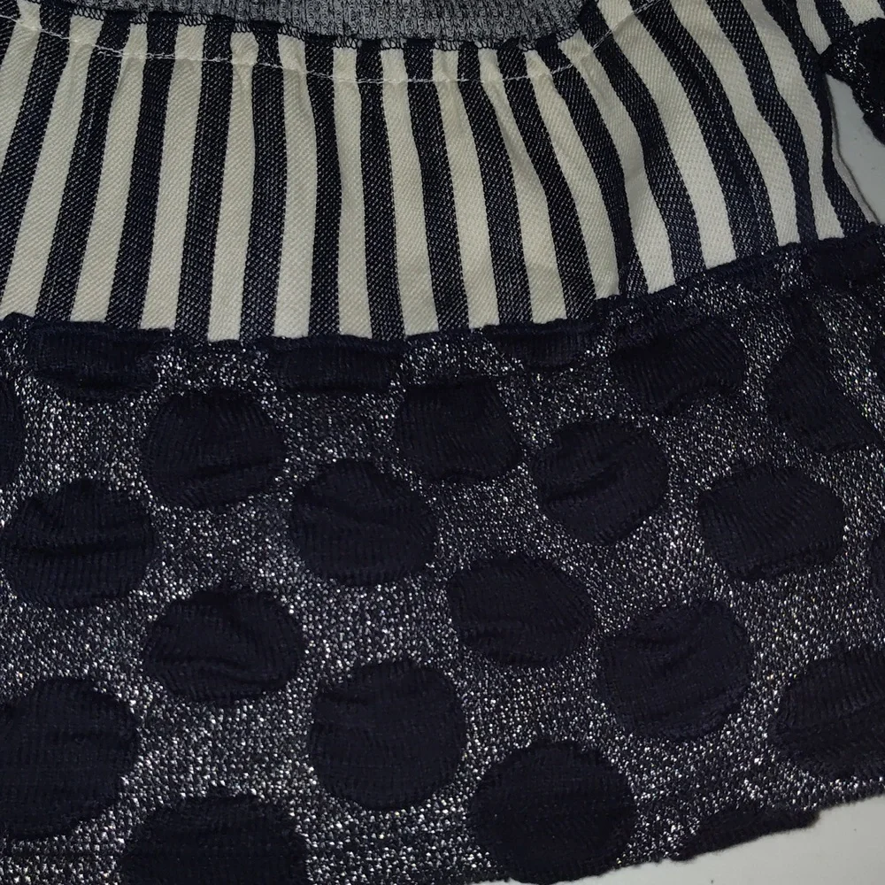 THML‎ Navy and Gray Textured Blouse - Picture 4 of 7